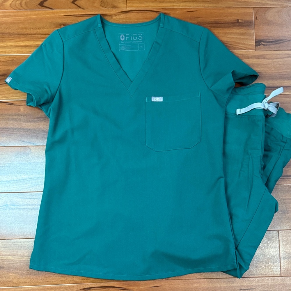 Figs Hunter Green Scrub Set